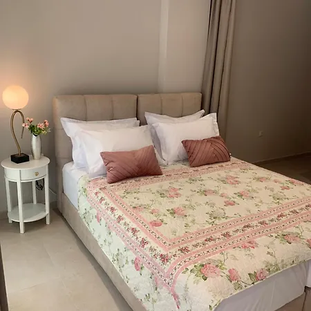 Luxury Ath Aparthotel