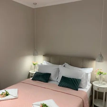 Luxury Ath Aparthotel
