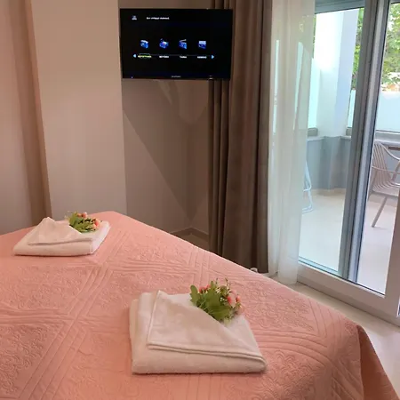 Villa Athanasia And Apartments 4*