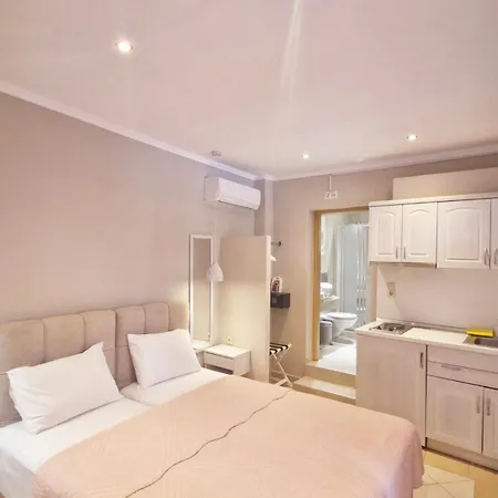 Luxury Ath Aparthotel *