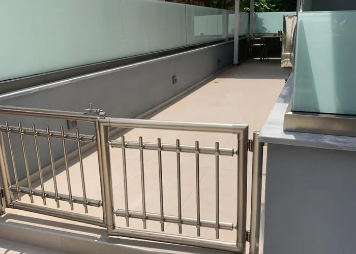 Athanasia And Thásos